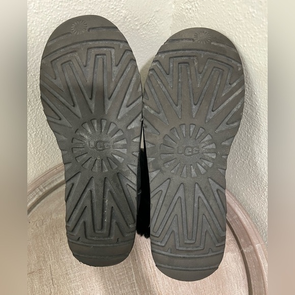 UGG Mini Bailey Bow II Ribbon Boots in size 9 - Black - Picture 10 of 11